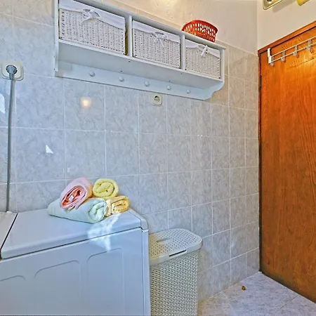House Viki * Postira