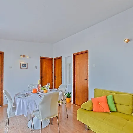 Feriehus House Viki *
