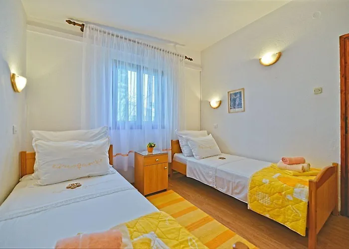 House Viki בית נופש פוסטיר